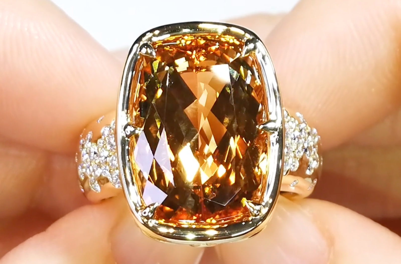 11.58ct brasilianischer Imperial Topas Ring mit D Flawless Diamanten, eingefasst in 18 Karat Gelbgold