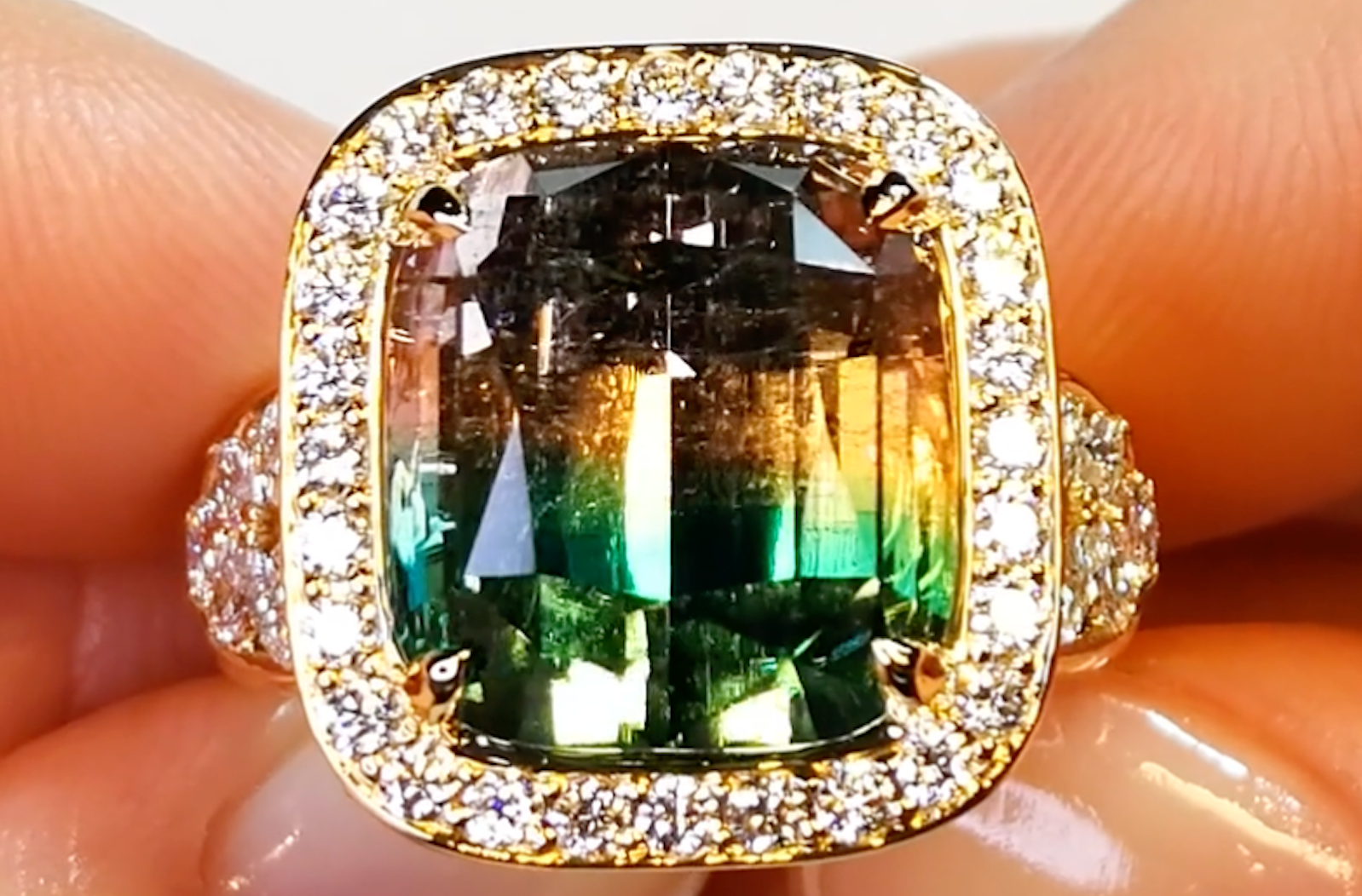 15.09ct Zweifarbiger afghanischer Neon Indikolit Ring mit D Flawless Diamanten, eingefasst in 18 Karat Gelbgold