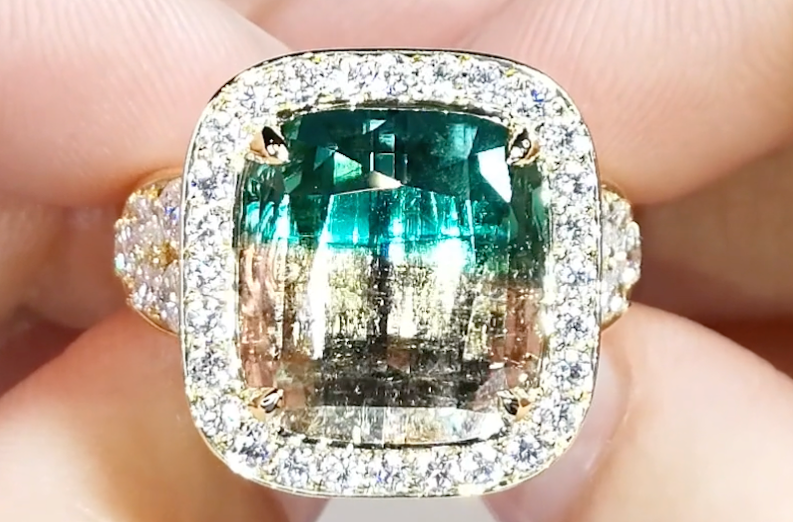 15.09ct Zweifarbiger afghanischer Neon Indikolit Ring mit D Flawless Diamanten, eingefasst in 18 Karat Gelbgold