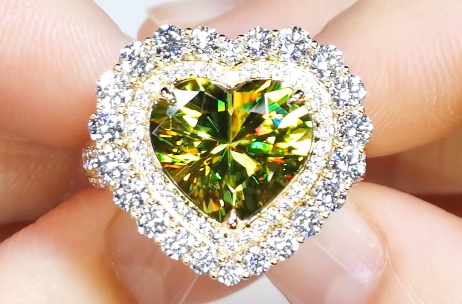 5.20ct brasilianischer Sphen Ring mit D Flawless Diamanten, eingefasst in 18 Karat Gelbgold