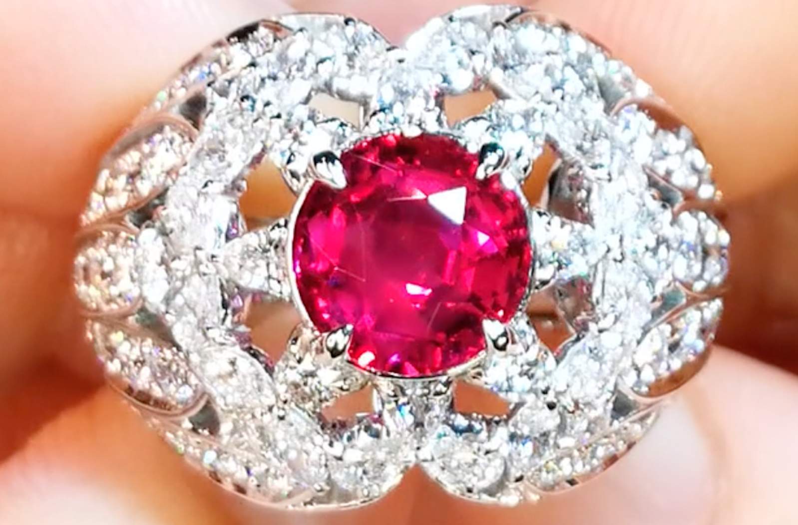 3.02ct Nicht erhitzter Neon Jedi Rubin Ring mit D Flawless Diamanten, eingefasst in 18 Karat Weissgold