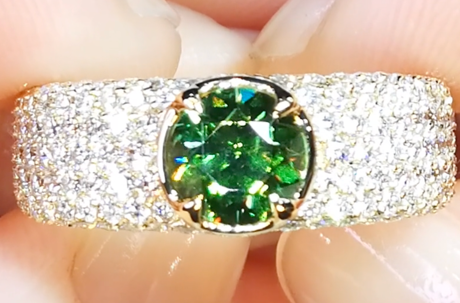 1.21ct Farbwechselnder russischer Horsetail Demantoid Ring mit D Flawless Diamanten, eingefasst in 18 Karat Gelbgold