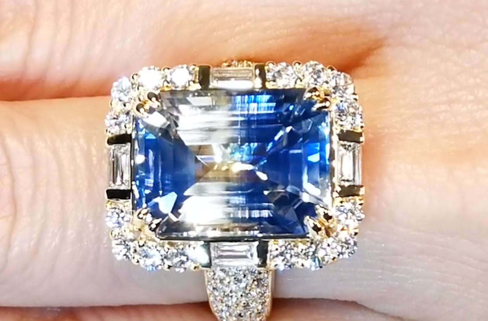 14.34ct Nicht erhitzter zweifarbiger Rekord Ceylon  Saphir Ring mit D Flawless Diamanten, eingefasst in 18 Karat Gelbgold