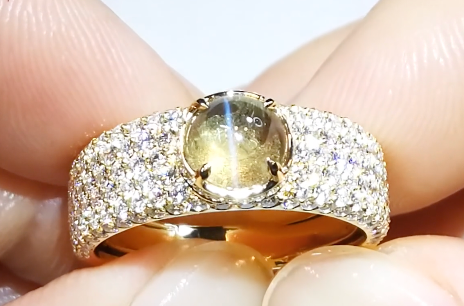 1.84ct 100% farbwechselnder Katzenauge Alexandrit Ring mit D Flawless Diamanten, eingefasst in 18 Karat Gelbgold