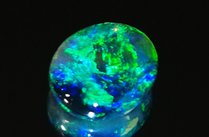6.97ct Schwarzer Lightning Ridge Opal Ring mit D Flawless Diamanten, eingefasst in 18 Karat Gelbgold