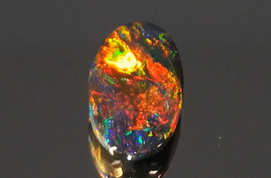 3.08ct Schwarzer Lightning Ridge Opal Ring mit D Flawless Diamanten, eingefasst in 18 Karat Gelbgold