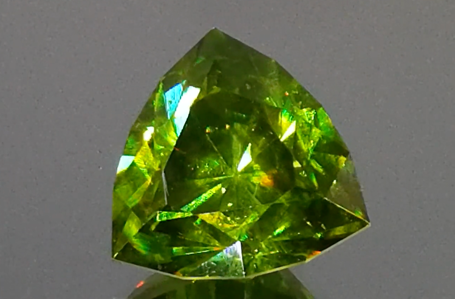 13.00ct bulgarischer Sphalerite Ring mit D Flawless Diamanten, eingefasst in 18 Karat Gelbgold