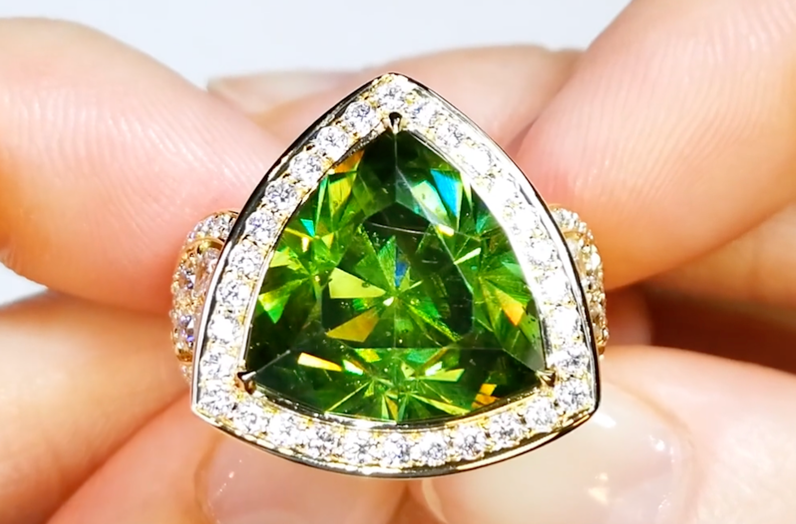 13.00ct bulgarischer Sphalerite Ring mit D Flawless Diamanten, eingefasst in 18 Karat Gelbgold