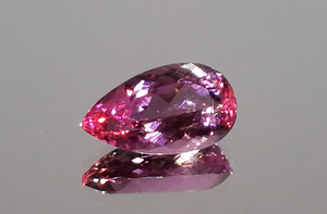 3.45ct Vivid Hot pinker Imperial Topas Ring mit D Flawless Diamanten, eingefasst in 18 Karat Weissgold