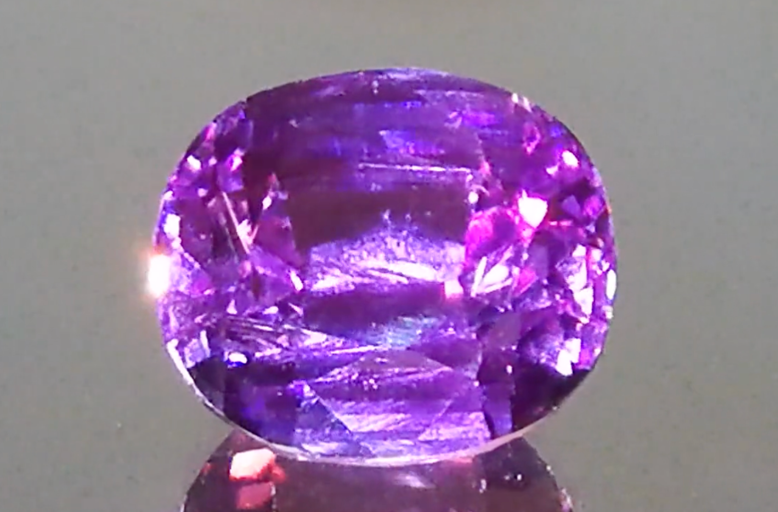 10.00ct Patroke Kunzit Ring mit D Flawless Diamanten, eingefasst in 18 Karat Gelbgold