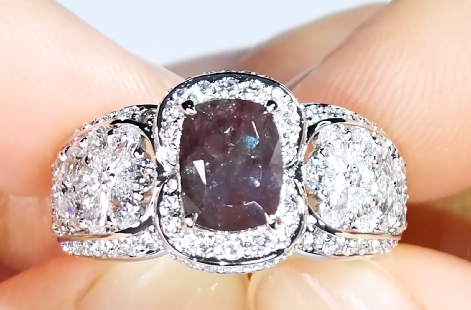 1.90ct Antiker russischer Alexandrit Ring mit D Flawless Diamanten, eingefasst in 18 Karat Weissgold
