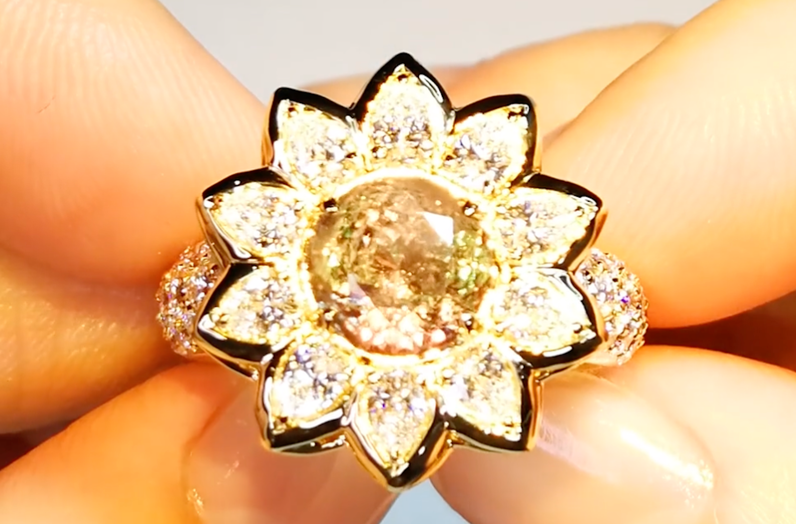 2.95ct Antiker russischer Alexandrit Ring mit D Flawless Diamanten, eingefasst in 18 Karat Gelbgold