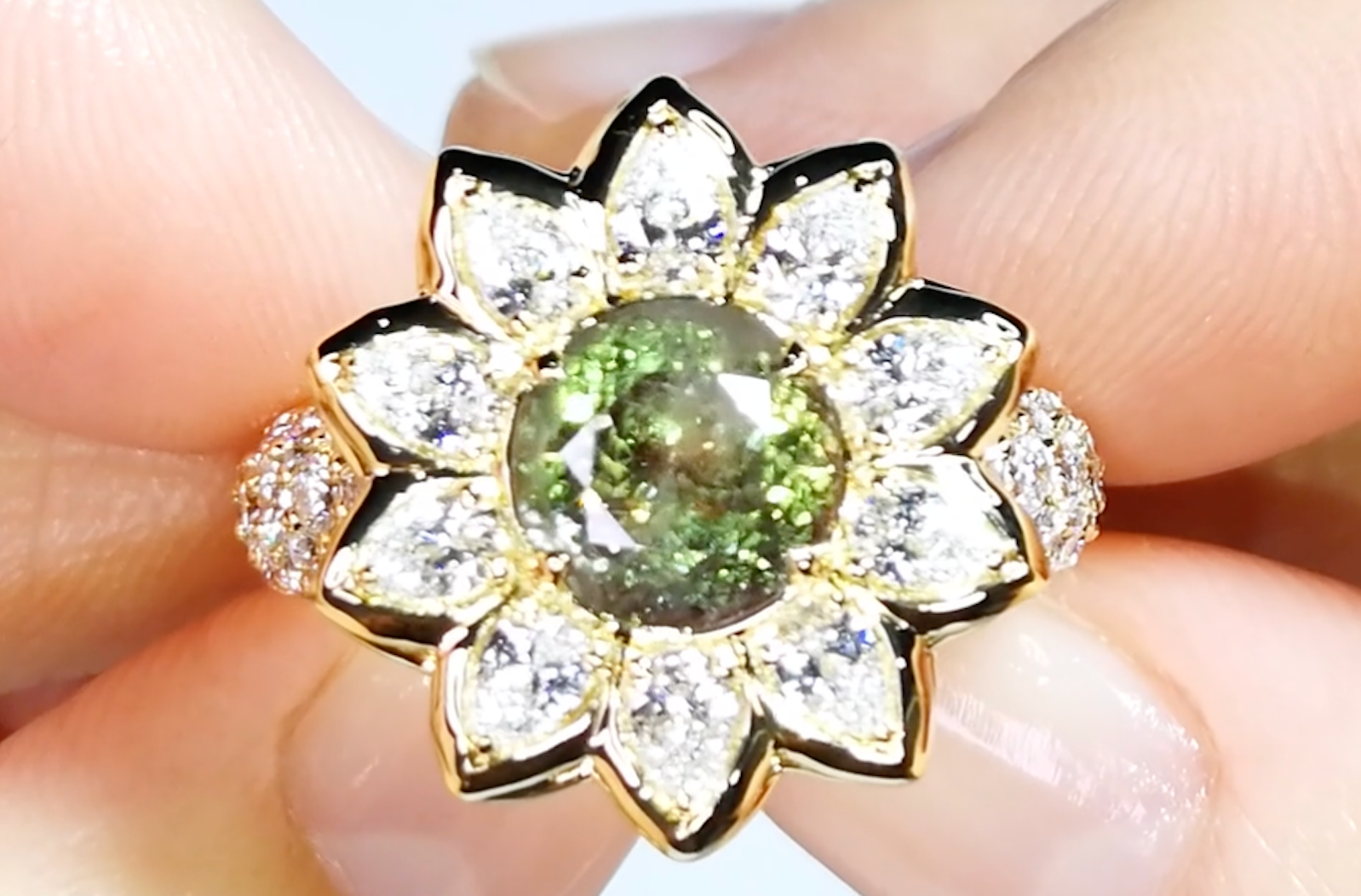 2.95ct Antiker russischer Alexandrit Ring mit D Flawless Diamanten, eingefasst in 18 Karat Gelbgold
