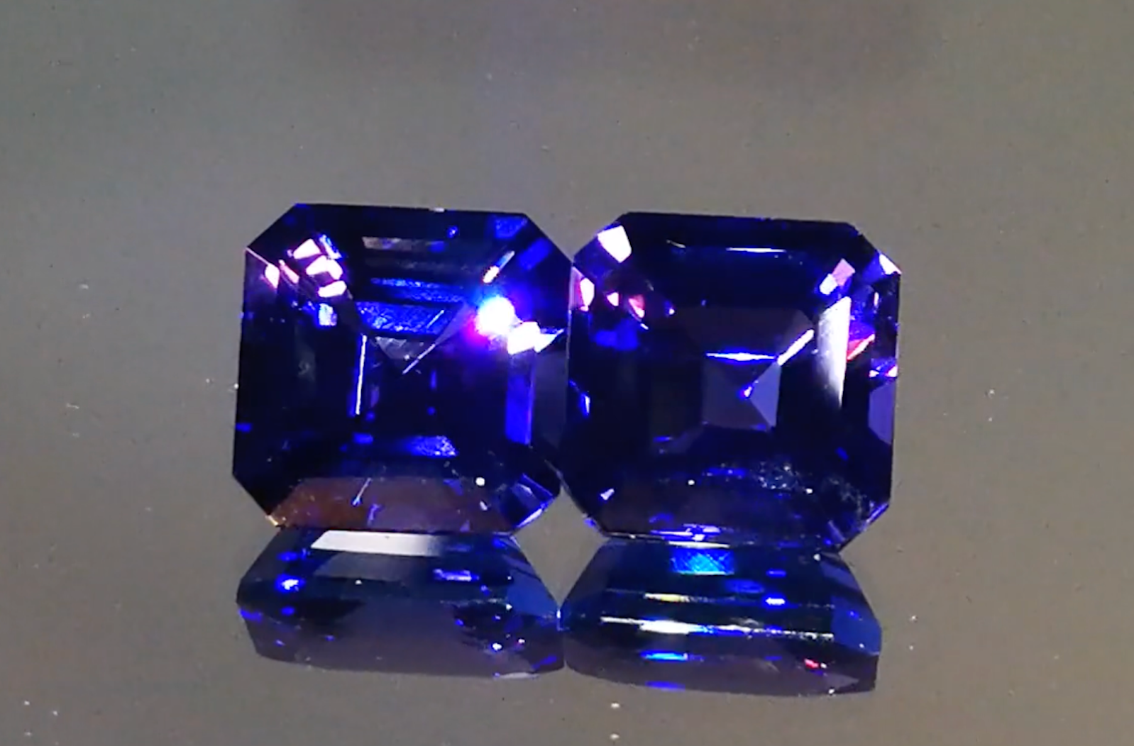 13.11ct Tansanit Ohrringe mit D Flawless Diamanten, eingefasst in 18 Karat Gelbgold