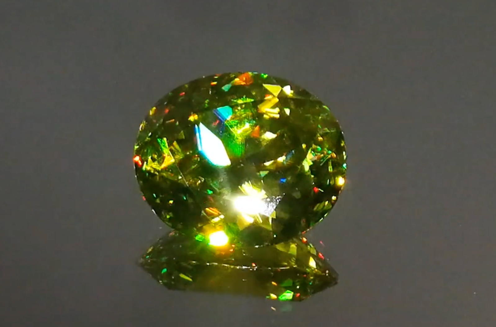 11.52ct russischer Sphen Ring mit D Flawless Diamanten, eingefasst in 18 Karat Gelbgold