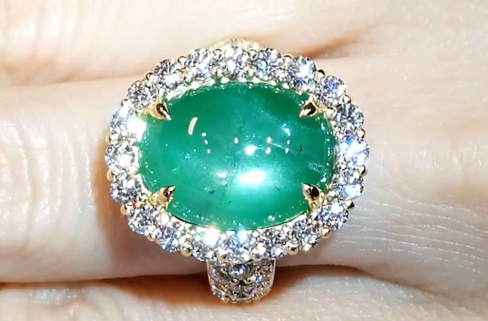 14.68ct Rekord Stern Smaragd Ring mit D Flawless Diamanten, eingefasst in 18 Karat Gelbgold