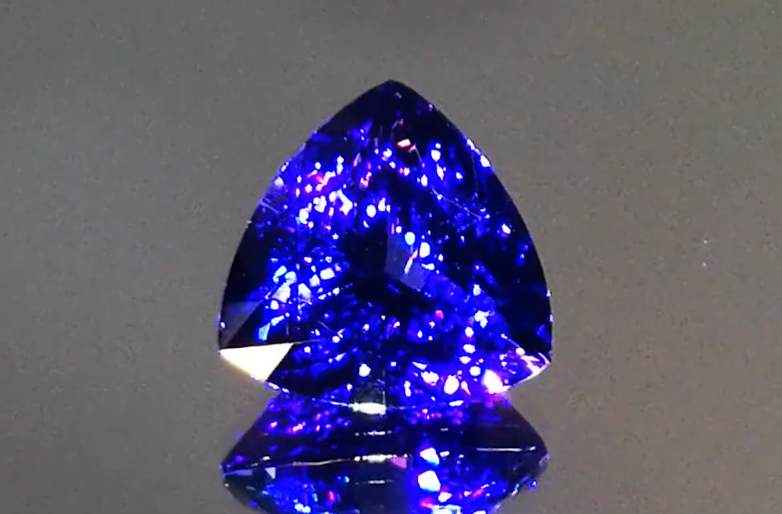 8.13ct Tansanit Ring mit D Flawless Diamanten, eingefasst in 18 Karat Weissgold