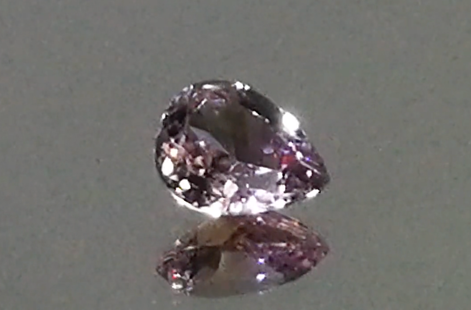 2.21ct pinker Tansanit Ring mit D Flawless Diamanten, eingefasst in 18 Karat Weissgold