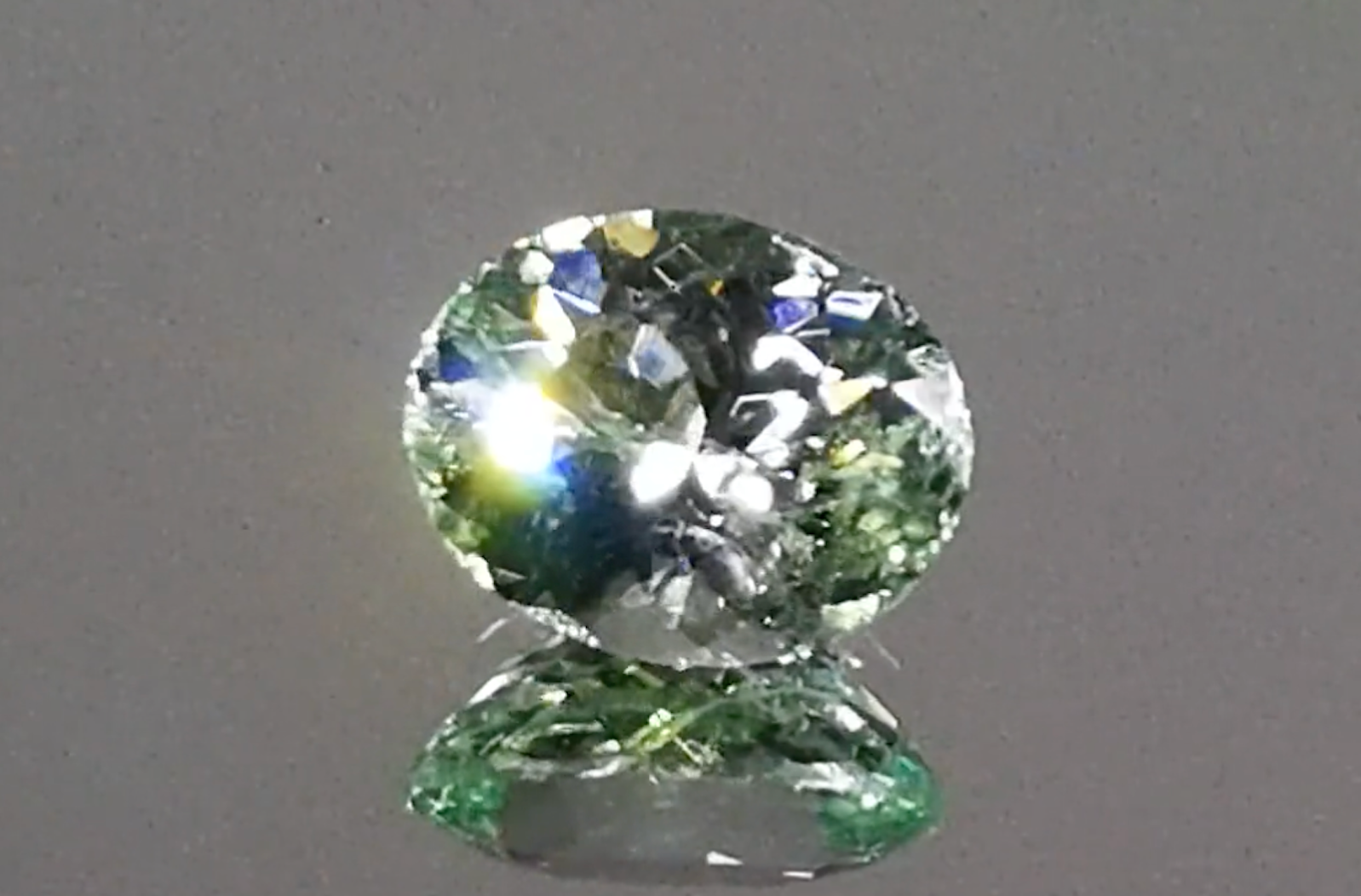 2.20ct Prismatin Ring mit D Flawless Diamanten, eingefasst in 18 Karat Gelbgold