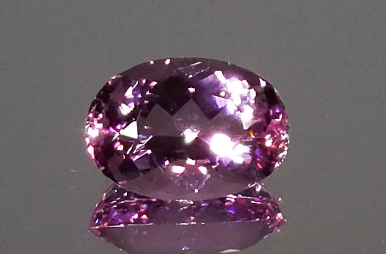 4.06ct Pinker brasilianischer Imperial Topas Ring mit D Flawless Diamanten, eingefasst in 18 Karat Gelbgold