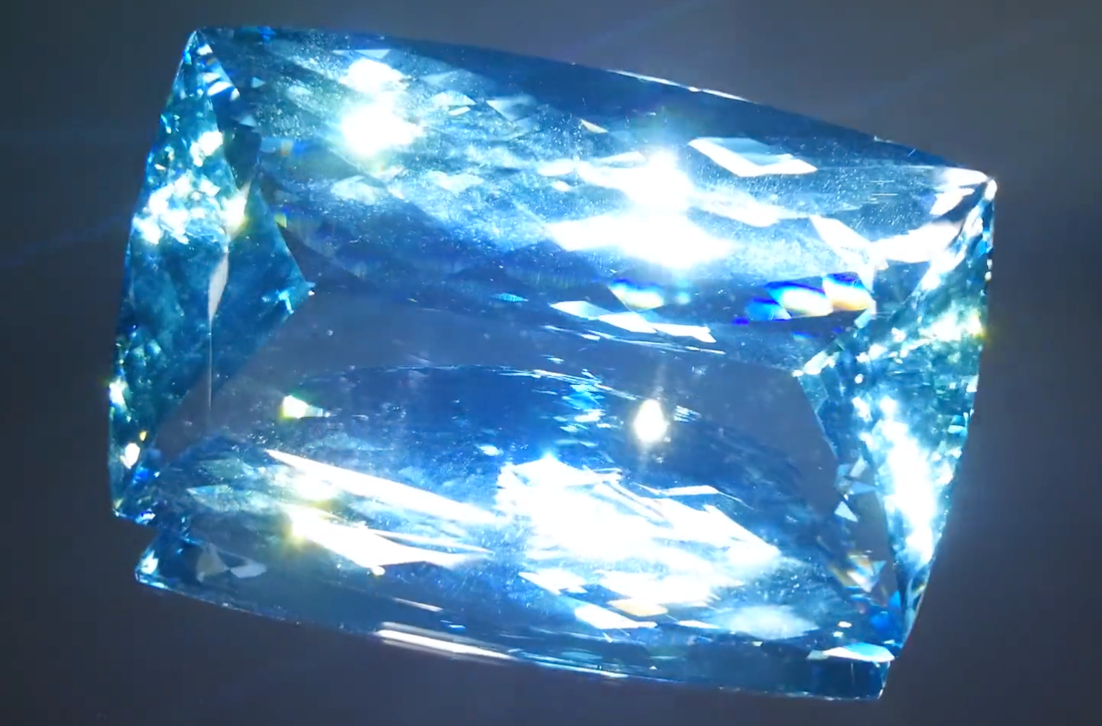 411.00ct Rekord Santa Maria Aquamarin Halskette mit D Flawless Diamanten, eingefasst in 18 Karat Weissgold