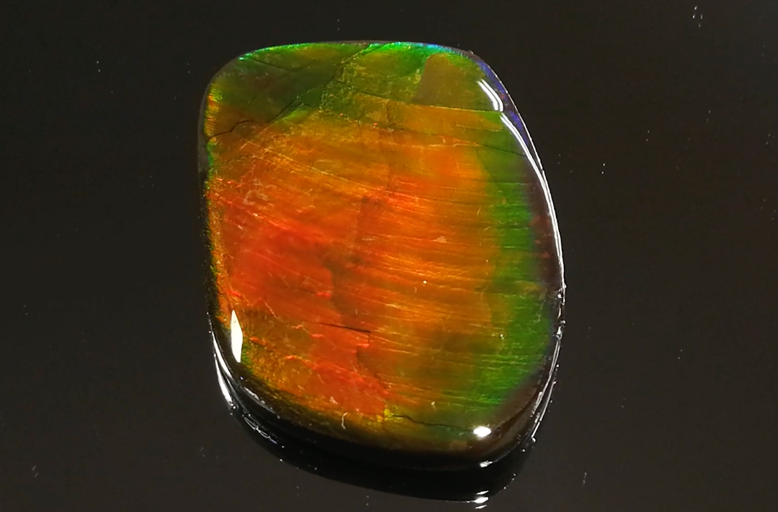57.46ct Kanadischer Natur Ammolit Halskette mit D Flawless Diamanten, eingefasst in 18 Karat Gelbgold