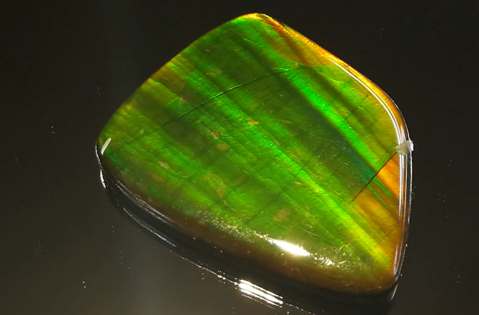 62.87ct Kanadischer Natur Ammolit Halskette mit D Flawless Diamanten, eingefasst in 18 Karat Gelbgold