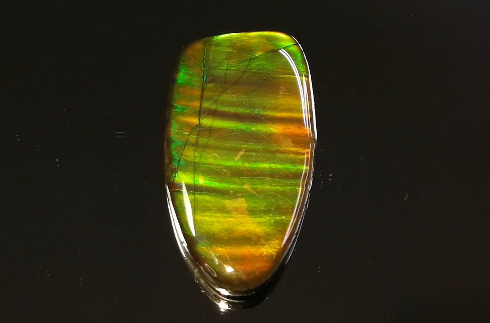 37.43ct Kanadischer Natur Ammolit Ring mit D Flawless Diamanten, eingefasst in 18 Karat Gelbgold