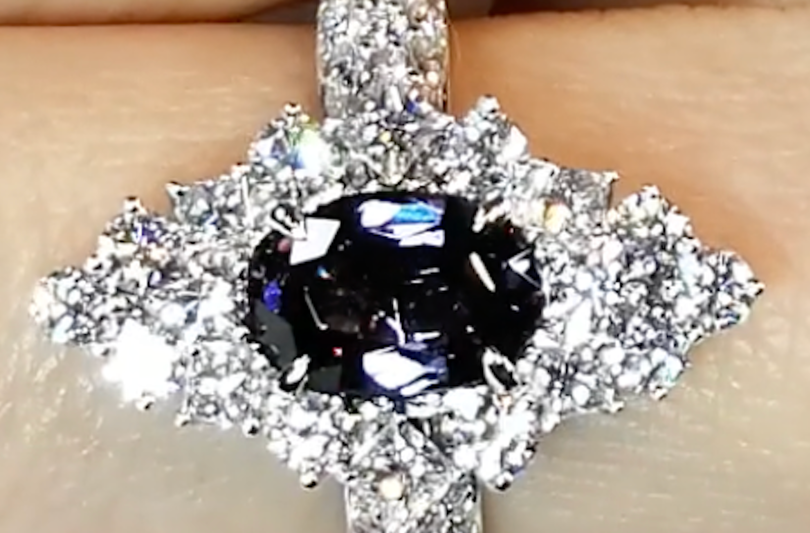 1.99ct Farbwechselnder blauer Granat Ring mit D Flawless Diamanten, eingefasst in 18 Karat Weissgold