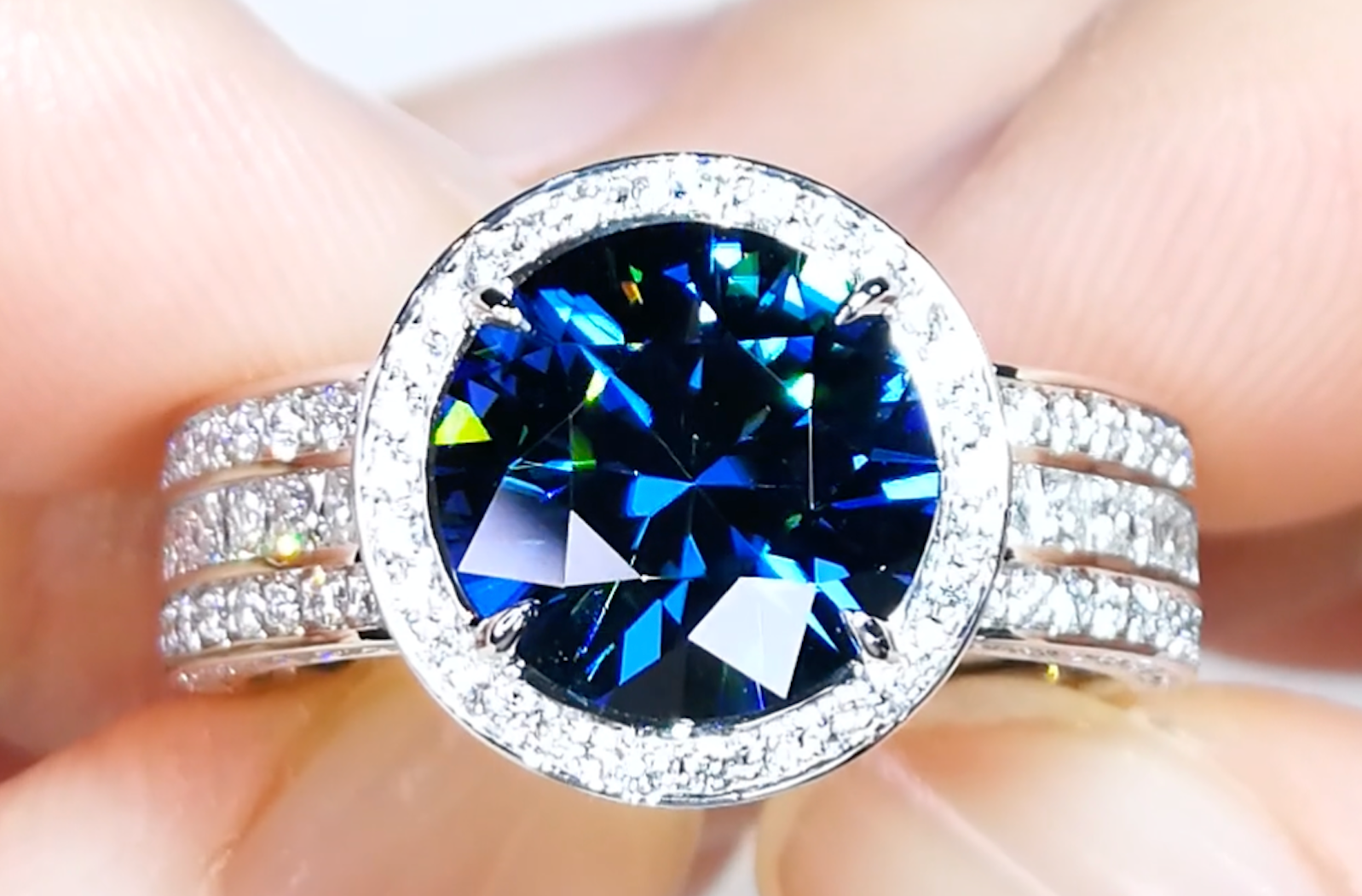 4.44ct Farbwechselnder Burma Zirkon Ring mit D Flawless Diamanten, eingefasst in 18 Karat Weissgold