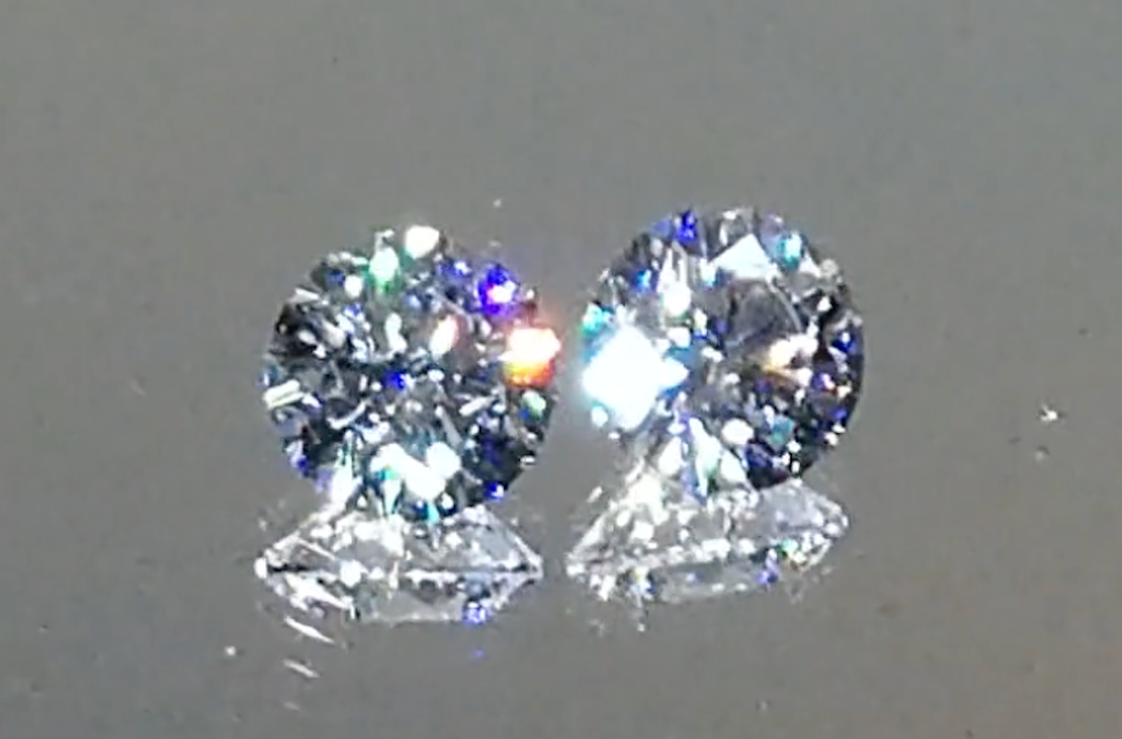 2.10ct D Flawless Golkonda Diamant Ohrringe mit D Flawless Diamanten, eingefasst in 18 Karat Gelbgold