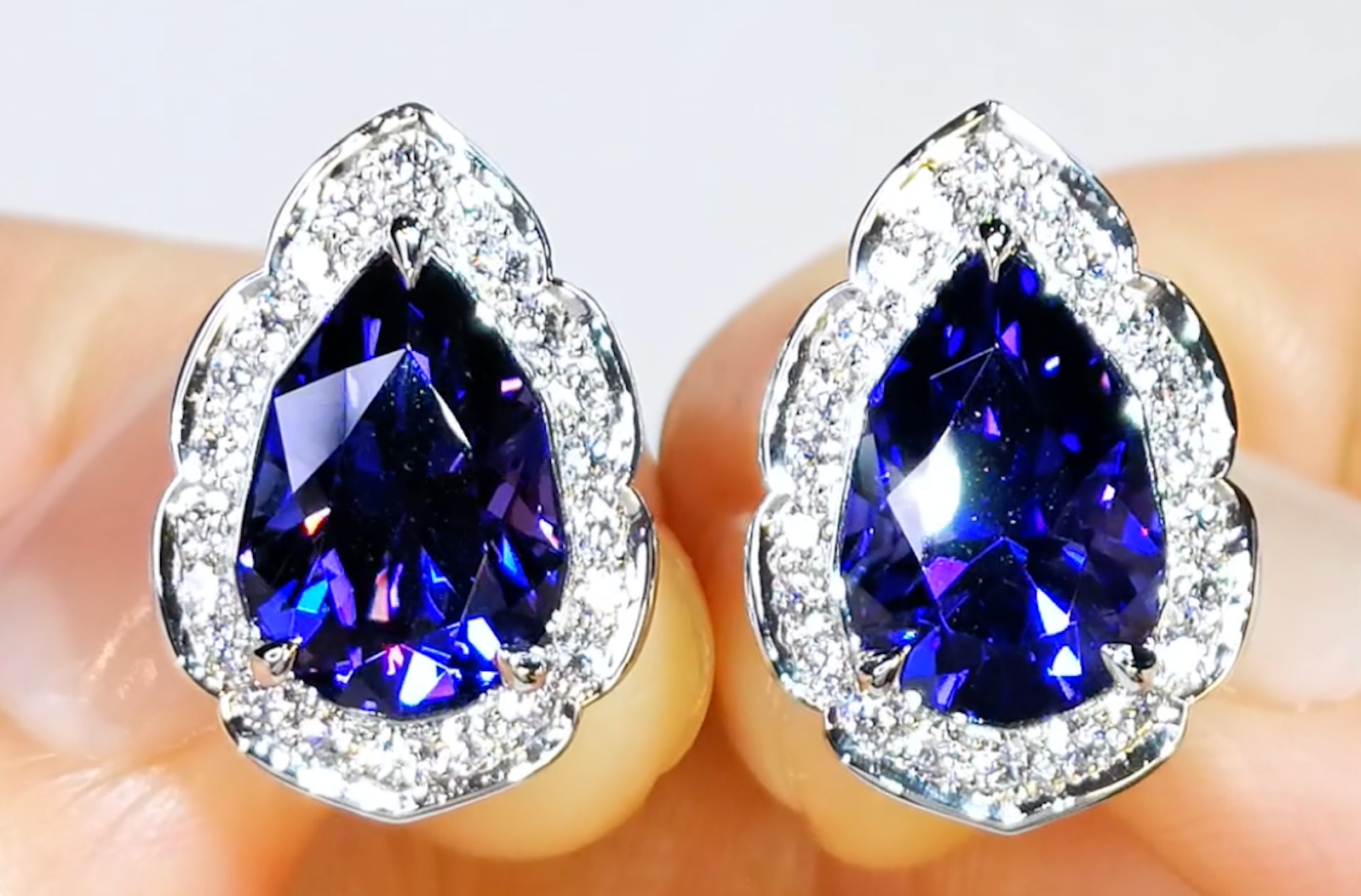9.96ct Tansanit Ohrringe mit D Flawless Diamanten, eingefasst in Platin
