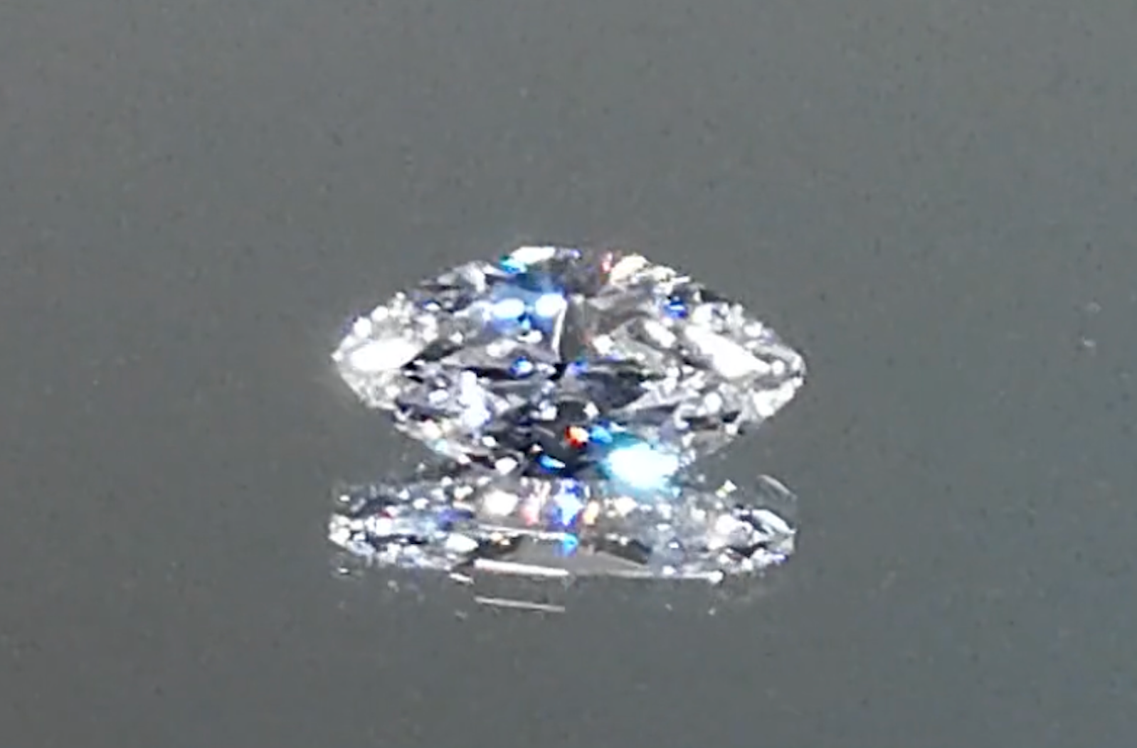 2.01ct D Flawless Golkonda Diamant Halskette mit D Flawless Diamanten, eingefasst in 18 Karat Gelbgold