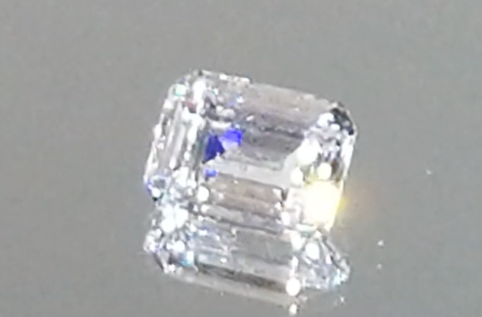 2.09ct D Flawless Golkonda Diamant Halskette mit D Flawless Diamanten, eingefasst in 18 Karat Gelbgold
