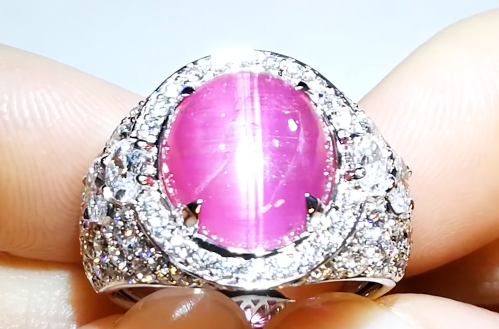 7.01ct Katzen Auge Beryll Pezzottait Ring mit D Flawless Diamanten, eingefasst in 18 Karat Weissgold