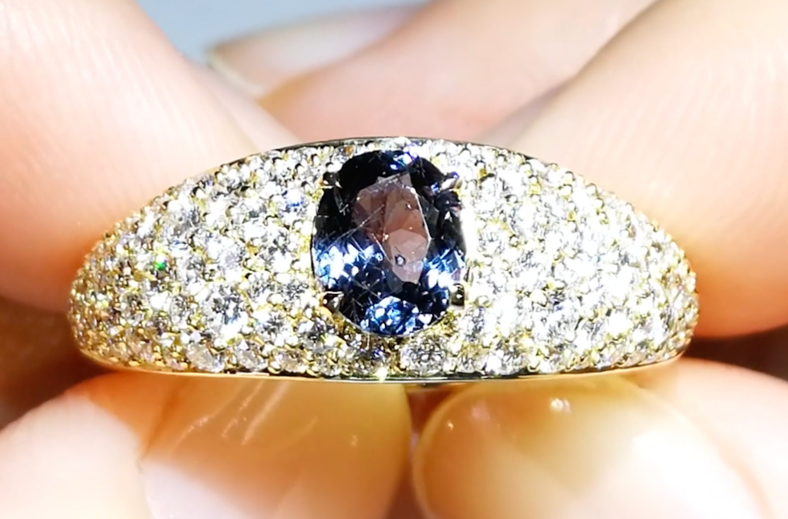 0.78ct Farbwechselnder blauer Granat Ring mit D Flawless Diamanten, eingefasst in 18 Karat Gelbgold