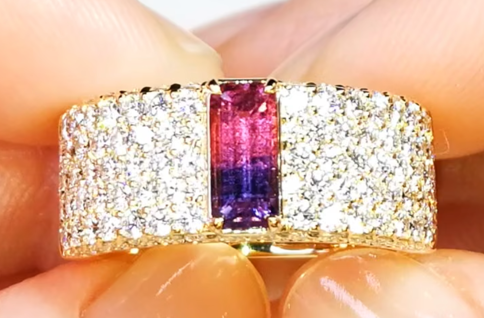 0.92ct nicht erhitzter zweifarbiger Saphir Ring mit D Flawless Diamanten, eingefasst in 18 Karat Gelbgold