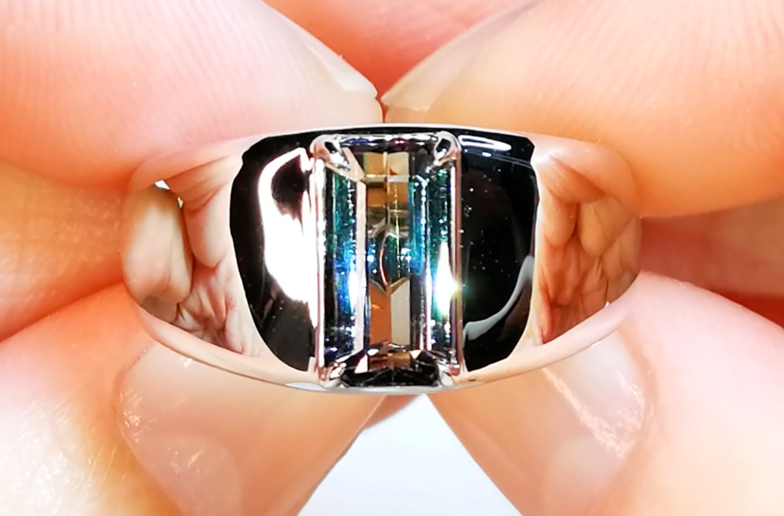 2.07ct zweifarbiger Tansanit Ring mit D Flawless Diamanten, eingefasst in 18 Karat Weissgold
