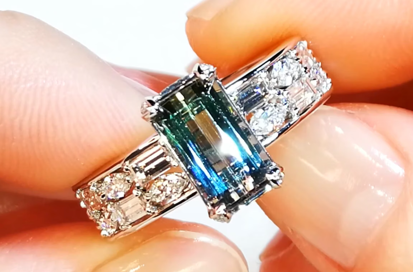 2.37ct Nicht erhitzter zweifarbiger Tansanit Ring mit D Flawless Diamanten, eingefasst in 18 Karat Weissgold