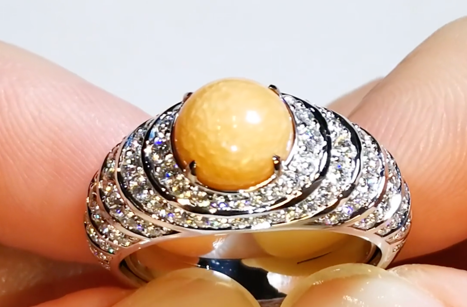3.14ct Natürliche Pferde Muschel Perle Ring mit D Flawless Diamanten, eingefasst in 18 Karat Weissgold