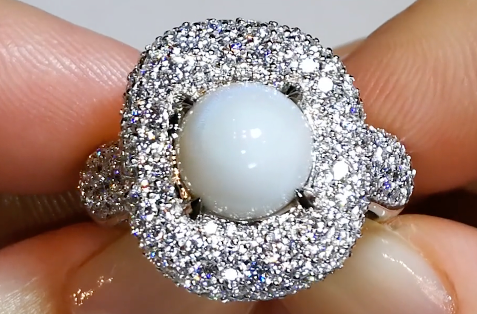 4.34ct Natürliche Spondylus Perle  Ring mit D Flawless Diamanten, eingefasst in 18 Karat Weissgold