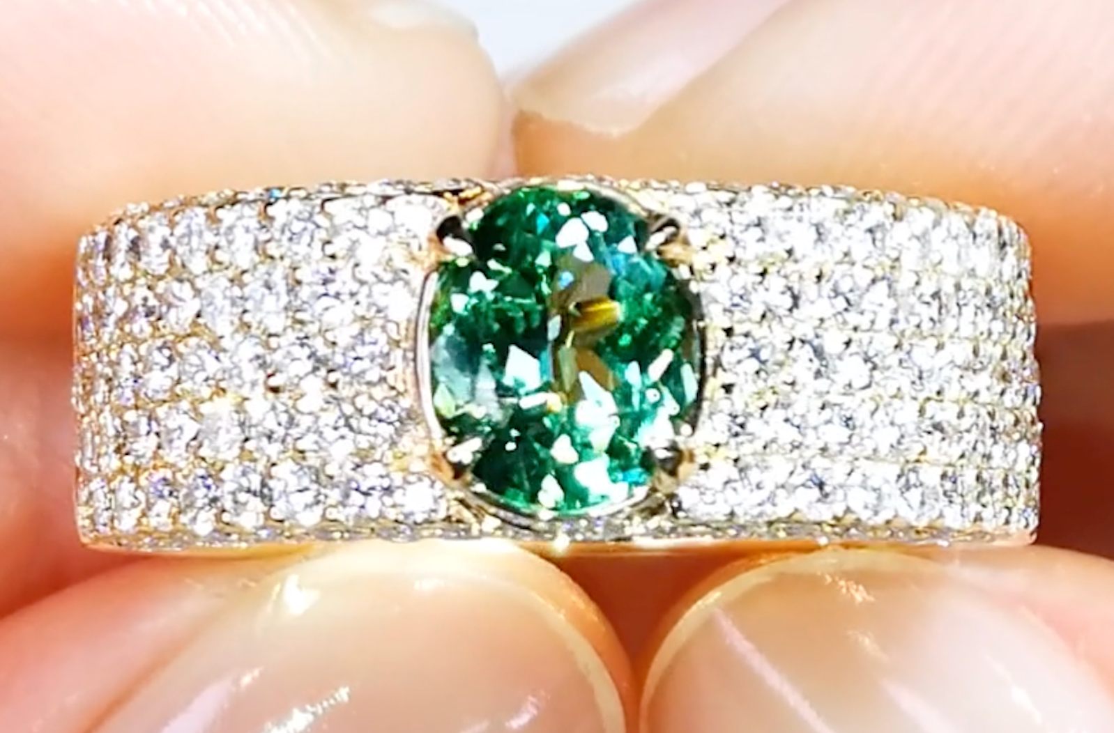 1.07ct Prismatin Ring mit D Flawless Diamanten, eingefasst in 18 Karat Gelbgold