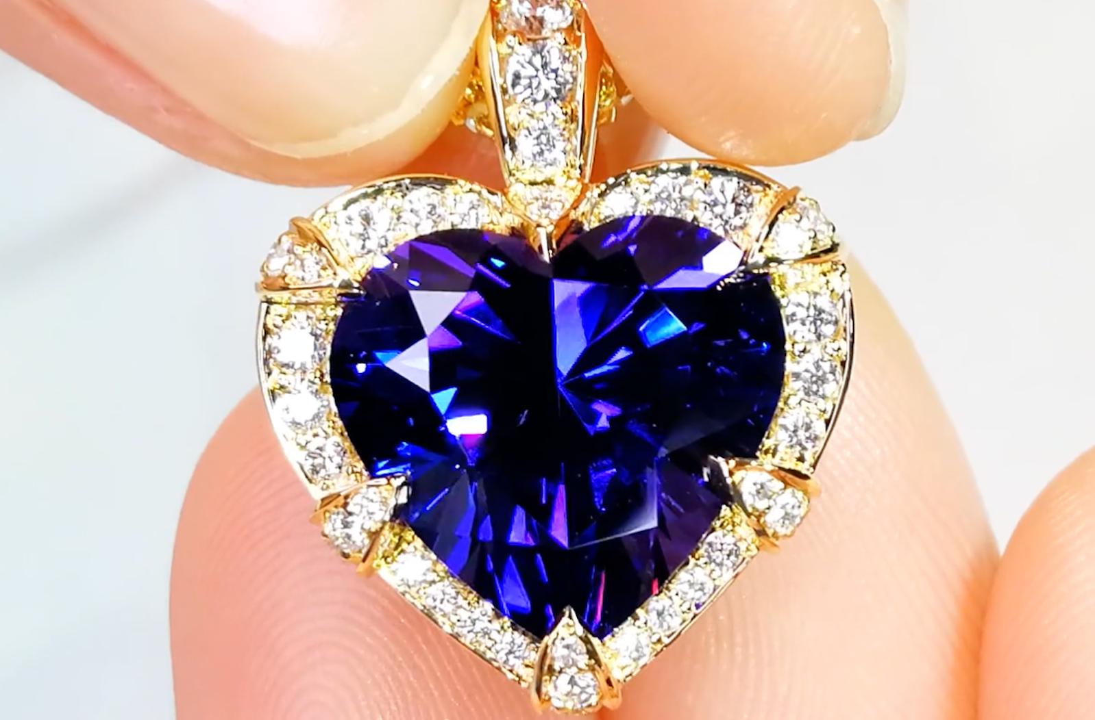 8.00ct Tansanit Halskette mit D Flawless Diamanten, eingefasst in 18 Karat Gelbgold