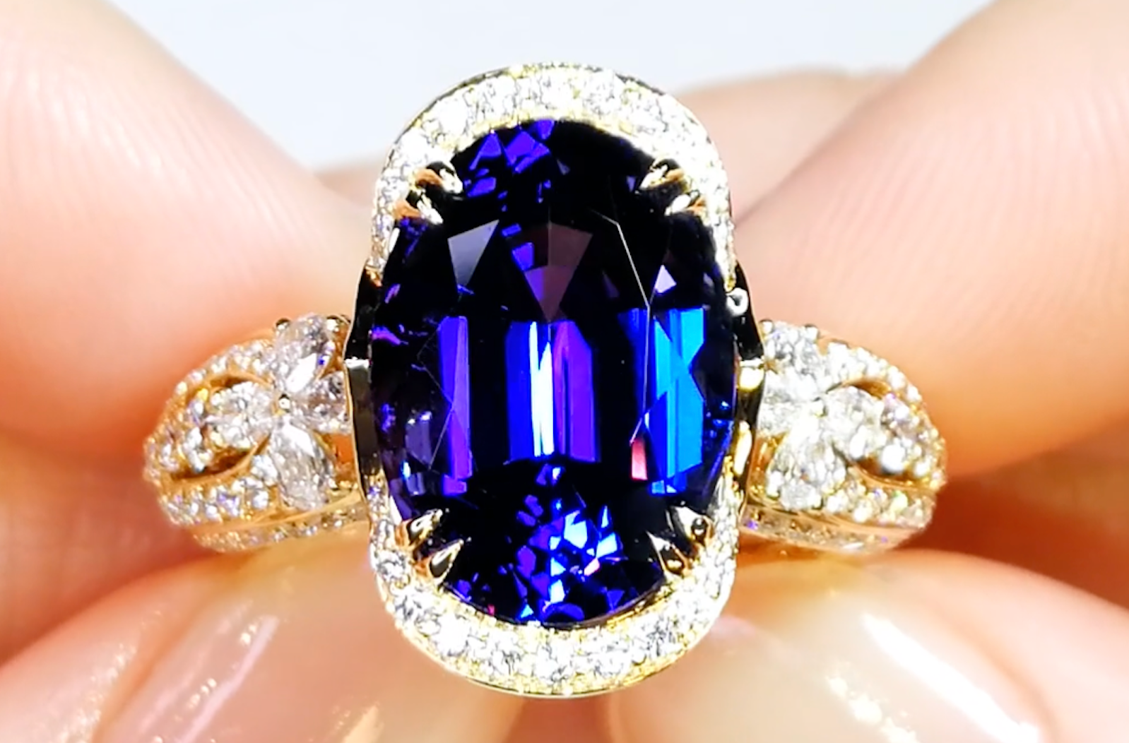 7.81ct Tansanit Ring mit D Flawless Diamanten, eingefasst in 18 Karat Gelbgold