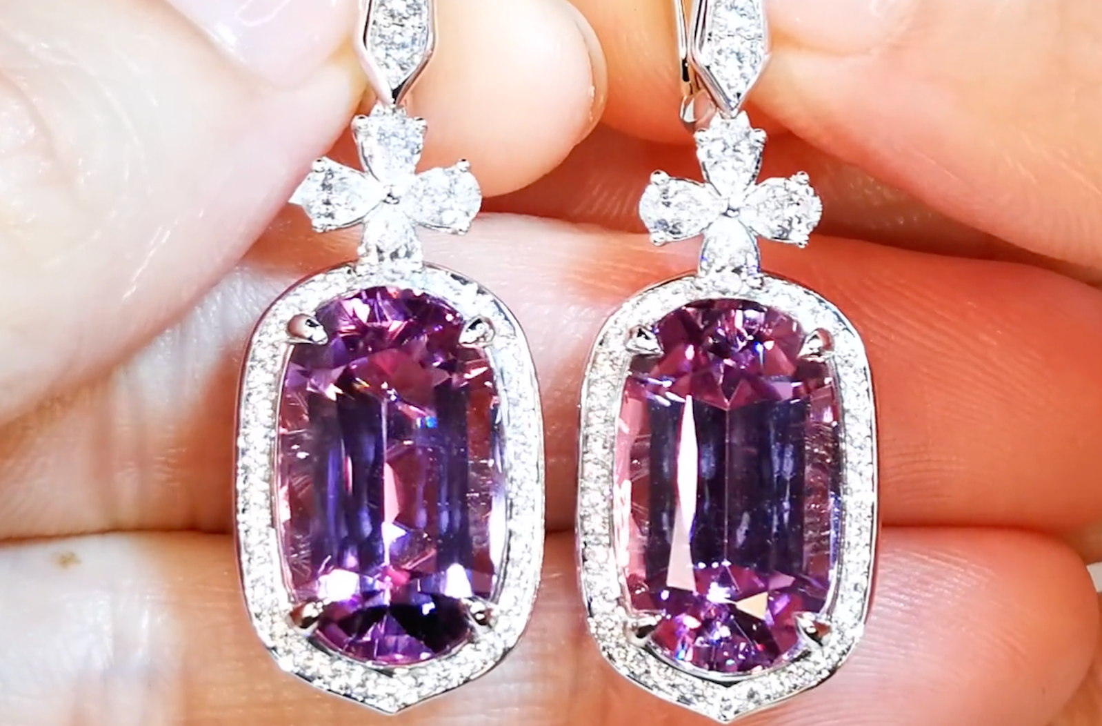20.39ct Patroke Kunzit Ohrringe mit D Flawless Diamanten, eingefasst in 18 Karat Weissgold