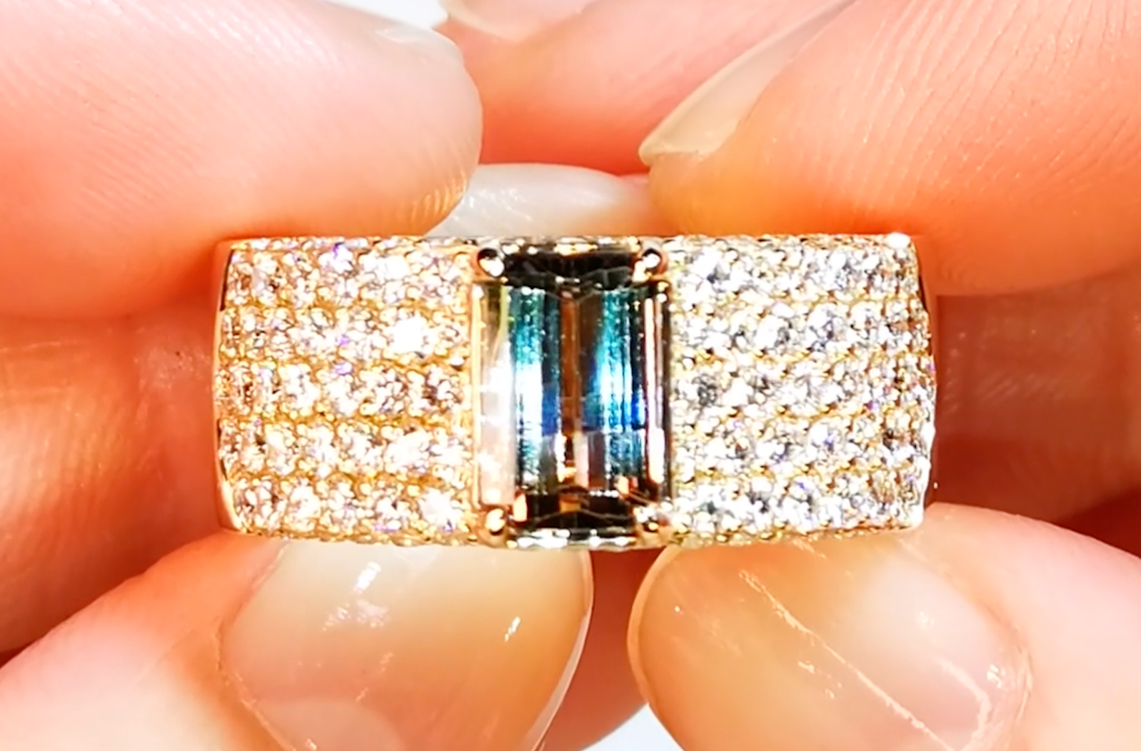 1.60ct Nicht erhitzter zweifarbiger Tansanit Ring mit D Flawless Diamanten, eingefasst in 18 Karat Gelbgold