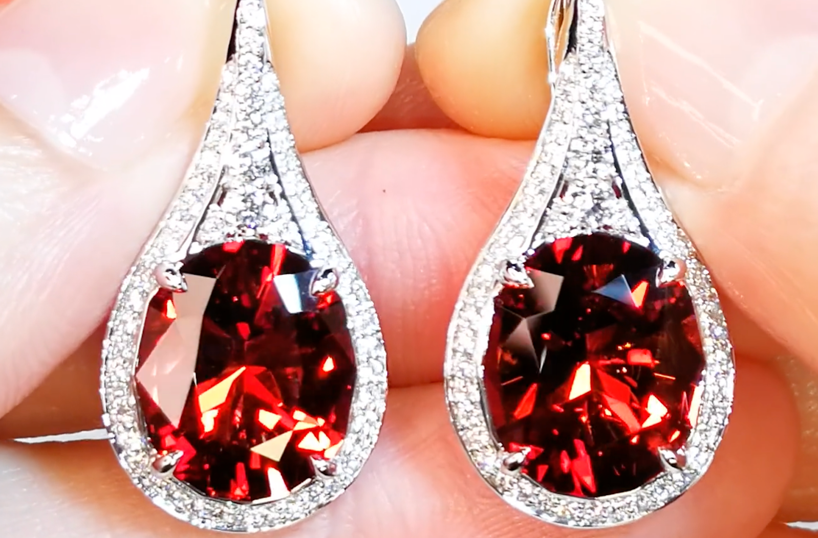 9.52ct Oregon Sonnenstein Ohrringe mit D Flawless Diamanten, eingefasst in 18 Karat Weissgold
