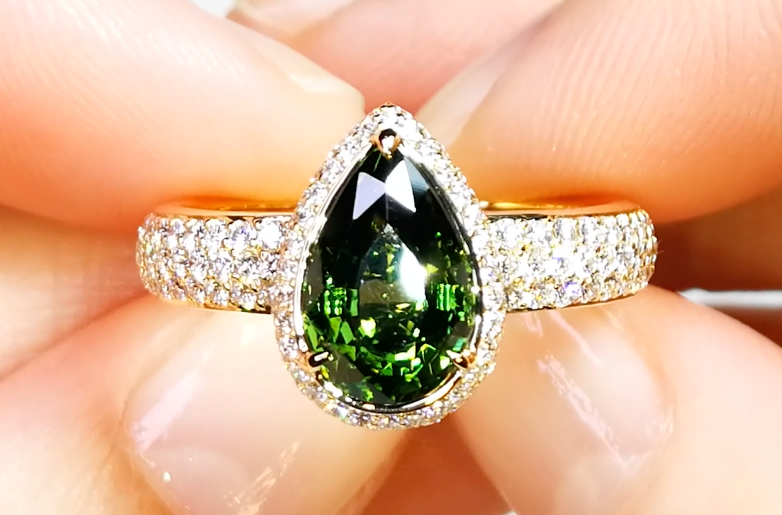 3.32ct Nicht erhitzter grüner Zirkon Ring mit D Flawless Diamanten, eingefasst in 18 Karat Gelbgold