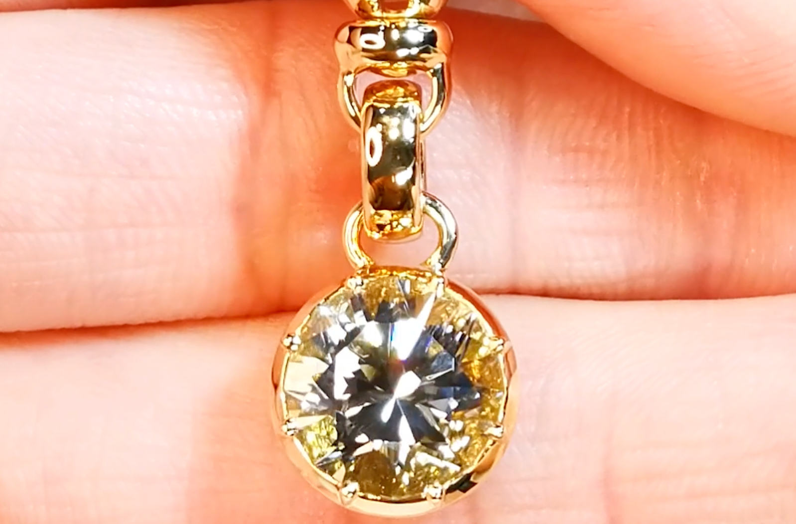 4.24ct weisser Neon Turmalin Anh?Nger mit D Flawless Diamanten, eingefasst in 18 Karat Gelbgold