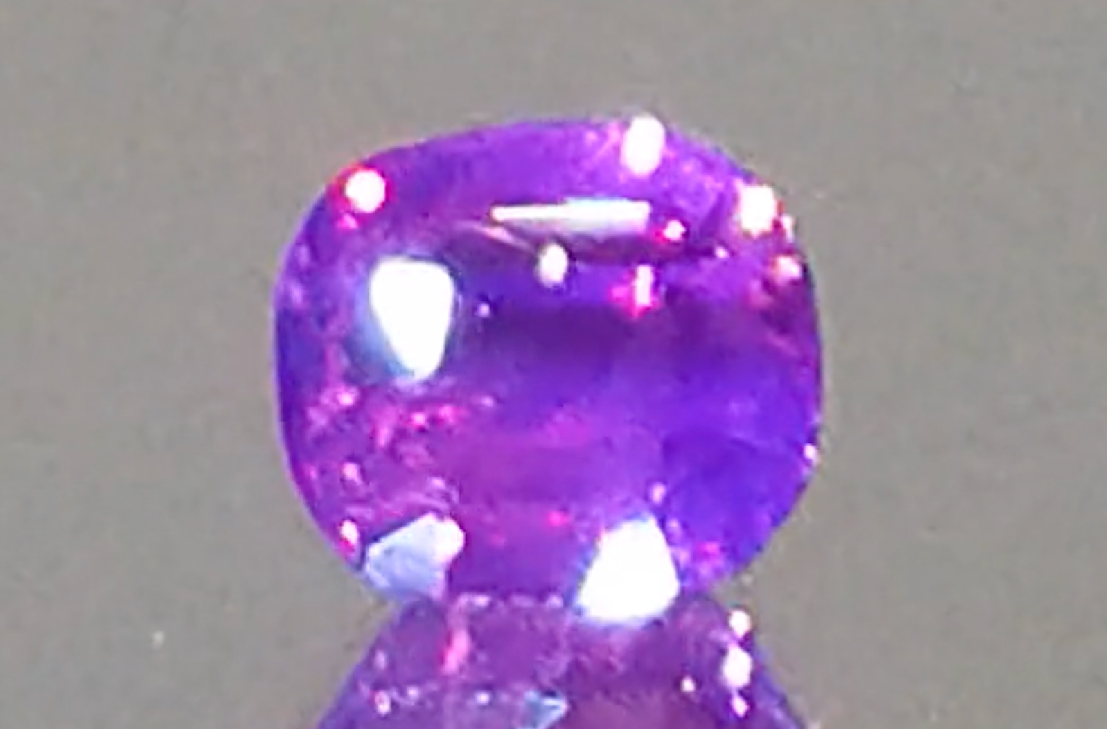 4.03ct Nicht erhitzter Vivid Lavendel Saphir Ring mit D Flawless Diamanten, eingefasst in 18 Karat Weissgold